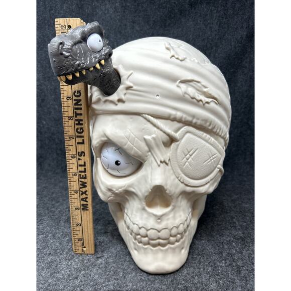 ZURU Smashers Dino Island GIANT Skull Pirate Light Up Halloween Décor - Picture 1 of 9